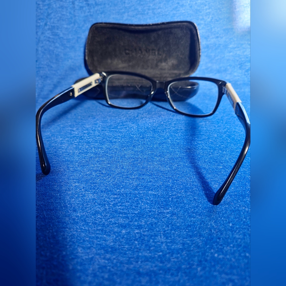 CHANEL glasses in black and cream W Quilted Lambskin Black Leather Case VINTAGE - Picture 9 of 16